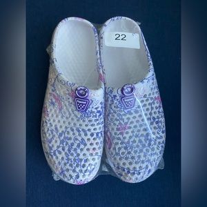 NWT Women’s Floral Quick Drying Clogs, Size 11/11.5( Eu 42)